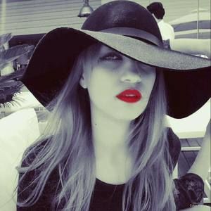 Meet your Posher, Yousra